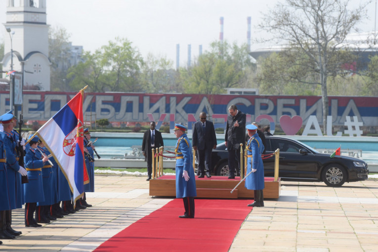 Doček ispred Palate Srbija