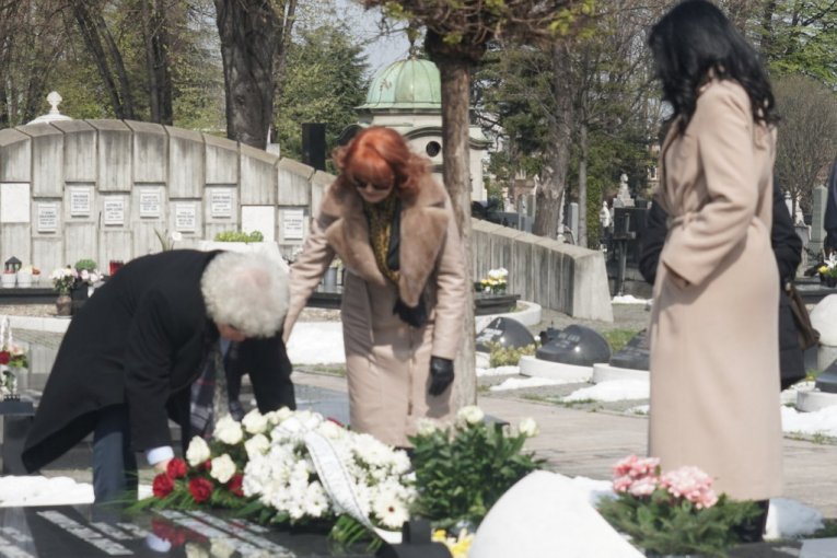 Tozovac pomen dve godine