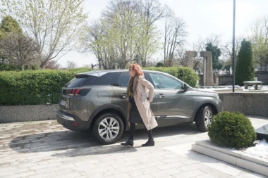 TOZOVČEVA UDOVICA STIGLA NA NOVO GROBLJE BESNOM MAŠINOM: Emilija Živković jednom rečenicom rasplakala sve!