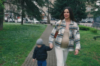 SAMO ŠTO SE NE PORODI: Trudna Bogdana Ražnatović prošetala stomak do zuba u osmom mesecu! (FOTO)