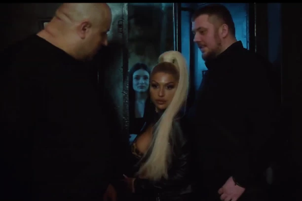 IVANA ŠOPIĆ KRIMOSU JE META: O ovom snimku voditeljke Zadruge svi bruje, umešani opasni momci "Ne znam šta više da tražim od Boga" (VIDEO)