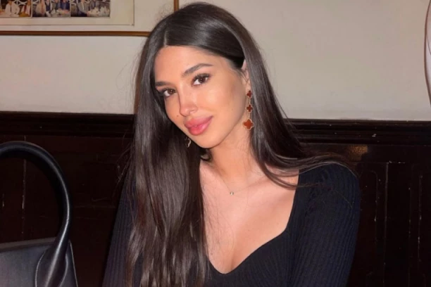 DUBOKI DEKOLTE ĐINE DŽINOVIĆ STVARA VELIKE ZAZUBICE! Harisova ćerka izazvala lavinu komentara svojim stajlingom! (FOTO)