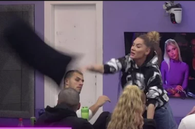 ANA POBESNELA, GAĐALA ZVEZDANA UŽIVO NA PINKU: Slavnić doveo bivšu do nervnog sloma, izbio skandal u kući! (VIDEO)