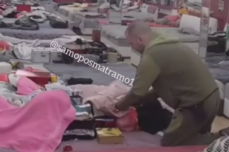 Zvezdan Slavnić pije lekove u Zadruzi 6