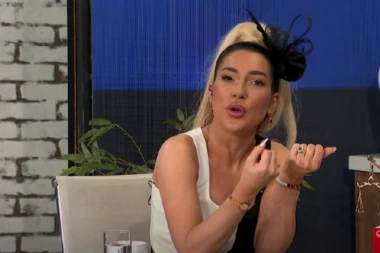 PONOVO ŽARI I PALI! Jovana Jeremić raspametila novom kombinacijom, svi gledali u OVO! (FOTO)