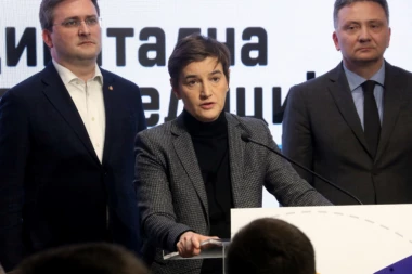 PREMIJERKA BRNABIĆ U POSETI BORU: Ponosna  sam što su penzioneri prihvatili eUpravu (FOTO)