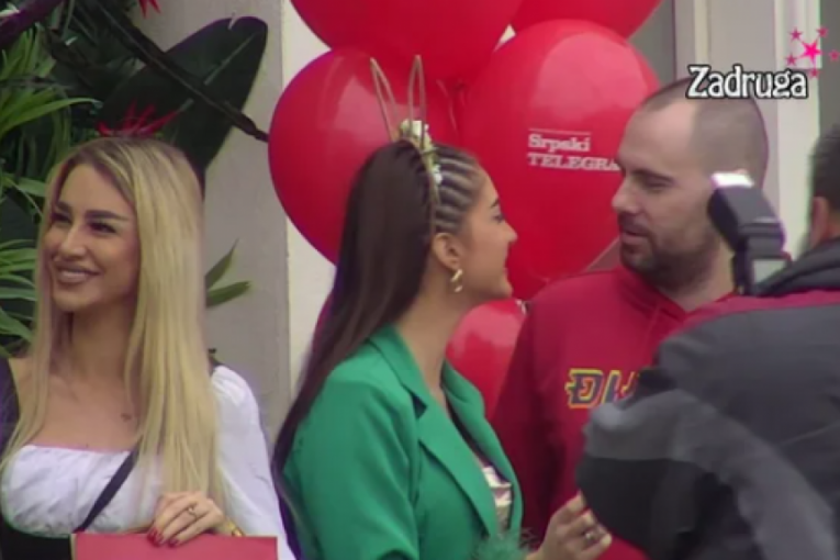 Ana odbila da se slika sa Anđelom