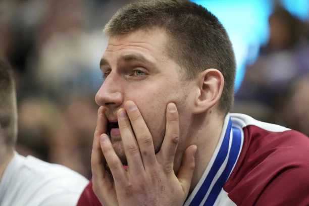 Nikola Jokić skočio sa litice! (VIDEO)