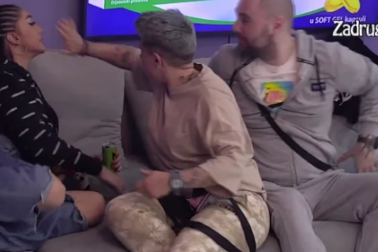 Zvezdan ljubi Matoru pred Anđelom