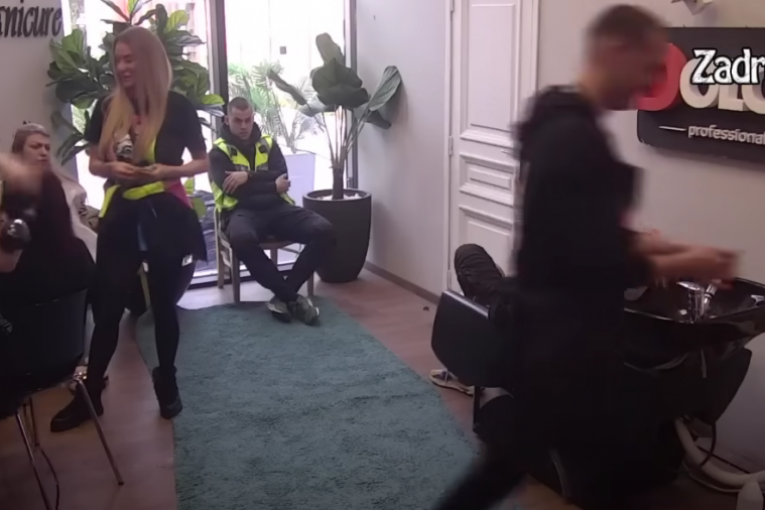 Ana promenila boju kose