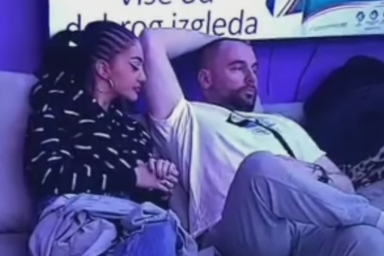 Anđela miriše pazuh Zvezdanu