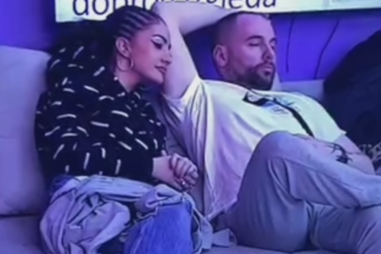 Anđela miriše pazuh Zvezdanu