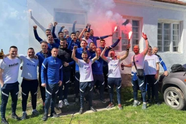 SVE ŠTO SE GODINAMA STVARALO, UNIŠTENO JE U TRENU: Travnati tepih više nije za upotrebu - teren je u potpunosti devastiran! (FOTO GALERIJA)