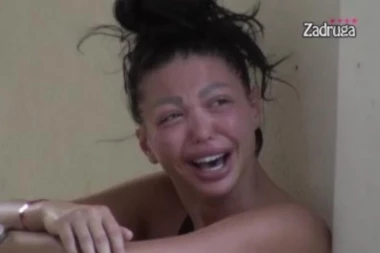 MAJA PRIZNALA DA IMA POLNU BOLEST! Plikovi joj izlaze svuda po telu već GODINAMA, gnusnim detaljima zgrozila sve! (VIDEO)