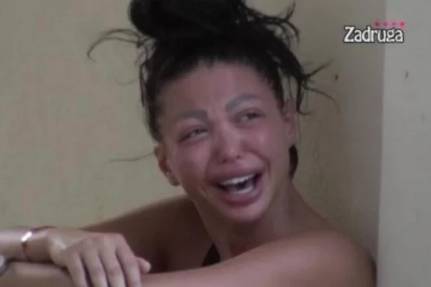 OTKRIVENA POLNA BOLEST MAJE MARINKOVIĆ! Isplivao šok snimak, zadrugarka se izlanula! (VIDEO)