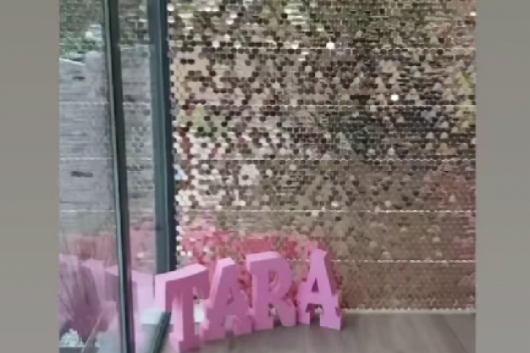 Tara Simov slavi rođendan