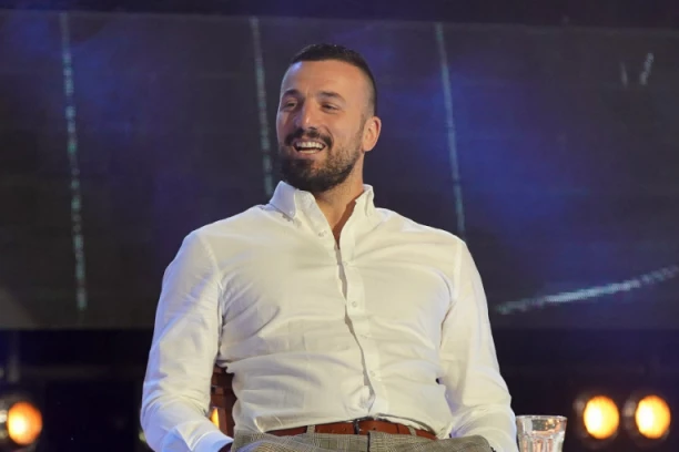 "GOVEDO EPSKIH RAZMERA" Tomović ocrnio SKANDALOZNOG zadrugara, potkačio žene poput njegove bivše supruge! (FOTO)