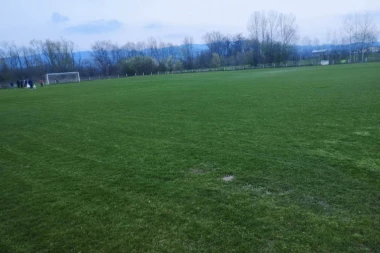 REVIJA GOLOVA, KARTONA I ISKLJUČENJA: Omladinac i Ježevica na kraju podelili bodove!