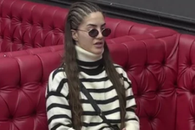 ANĐELA ĐURIČIĆ NAVUKLA NIKAD VEĆI GNEV ZADRUGARA: Skinuli joj masku i pokazali njeno pravo lice, pljuštale uvrede! (VIDEO)