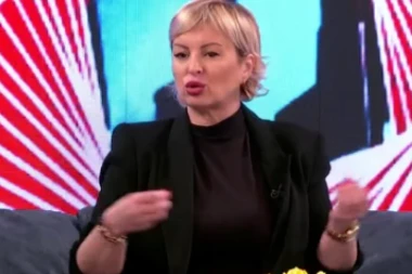 NAGOVARALI JE DA NIKAKO NE ZATRUDNI: Pevačica iznenada ostala u drugom stanju, pa naišla na stravične komentare!