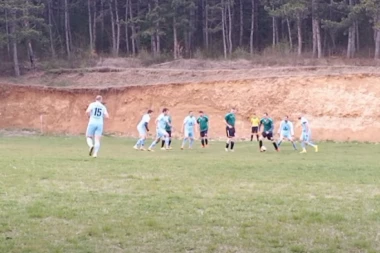 DOMAĆI TIM JE ODBIJAO NALETE TOKOM PRVOG POLUVREMENA: Lider na tabeli je u nastavku "dodao gas" i stigao je do nove pobede!