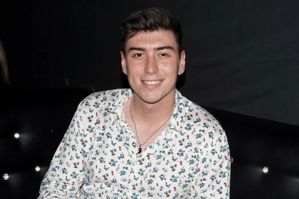 PUŠTEN NA KUĆNU NEGU! Pobednik "Zvezda Granda" se oglasio nakon HITNE OPERACIJE, godinama imao problem!