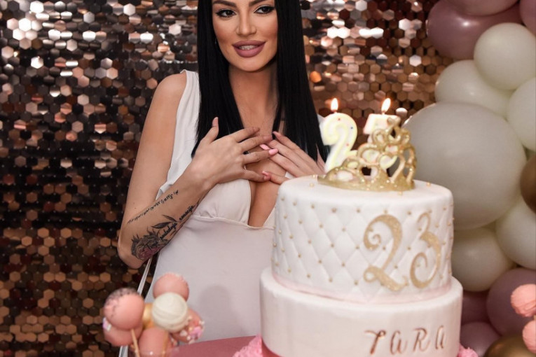 Tara Simov na proslavi rođendana