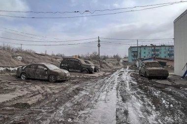 JEZIVI PRIZORI ERUPCIJE VULKANA U RUSIJI: Sve je prekriveno pepelom, sneg je pocrneo, sela u sekundi progutao mrak (VIDEO/FOTO)