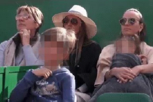 PREDIVAN PRIZOR! Dok se Novak MUČIO sa Rusom, Stefan i Tara bodrili oca! Đokovićeva naslednica NAPRAVILA ŠOU na tribinama! (VIDEO)