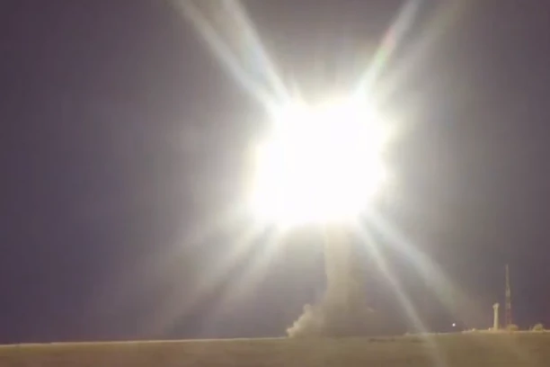 RUSIJA LANSIRALA I INTERKONTINETALNU BALISTIČKU RAKETU: Kamere sve zabeležile (VIDEO)