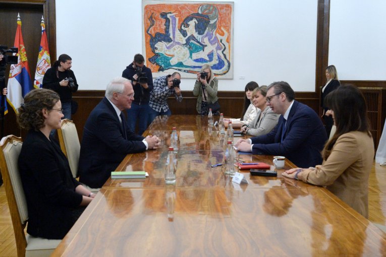 Satanak Vučića i Hila