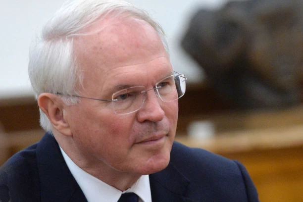 KRISTOFER HIL: Sa Kurtijem imamo PROBLEM