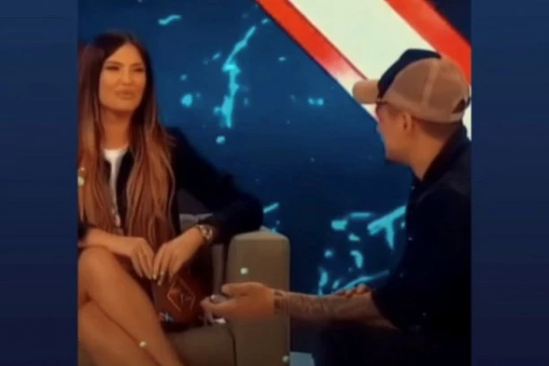 SKANDAL U EMISIJI UŽIVO! Bivši zadrugar klekao na kolena i ZAPROSIO voditeljku! (FOTO)