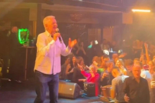 HRVATI SE OTIMALI KO ĆE DATI VEĆI BAKŠIŠ ZA SRPSKE NARODNJAKE: Miroslav Ilić primao želje kao na svadbi, odlepili na njegove pesme (FOTO)