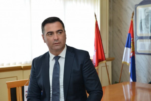 LEPŠA STRANA SRBIJE SU VEŠALA?! Predsednik opštine Vrnjačka Banja ošto o prozapadnim protestima: Ako je i od vas - mnogo je!