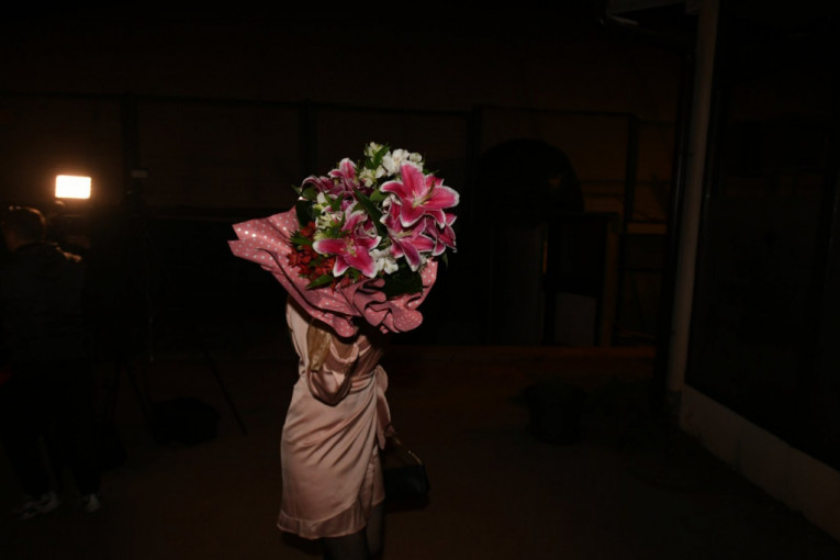 Gagijeva devojka se krije