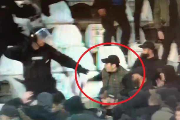 OVO JE UHAPŠENI VOĐA NAVIJAČA PARTIZANA: Tokom utakmice nasrnuo na pripadnike Žandarmerije (FOTO)