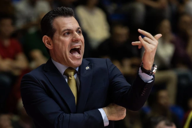 "KO JE, BRE, AROGANTAN?" Dimitris Itudis POBESNEO zbog pitanja o Vasiliju Miciću!