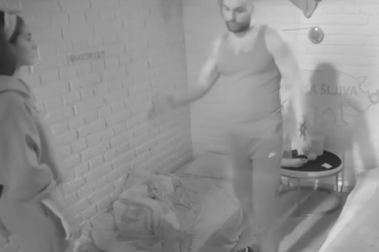 Zvezdan Slavnić isteruju Anđelu Đuričić iz izolacije u cik zore Zadruga 6