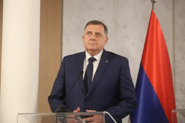 "NEKA NAS NAJRADOSNIJI PRAZNIK OBASJA LJUBAVLJU I TOPLINOM"! Milorad Dodik čestitao Božić!