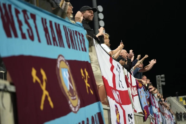 TRAGEDIJA! Navijač Vest Hema POGINUO posle utakmice Lige konferencija!