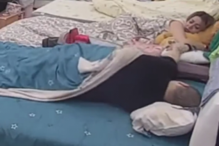 Ana S. i Zvezdan se drže za ruke