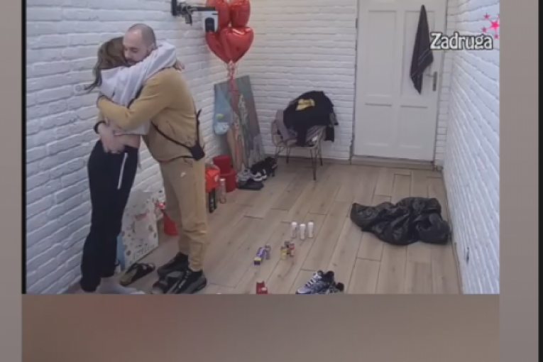 Ana S. i Zvezdan se grle