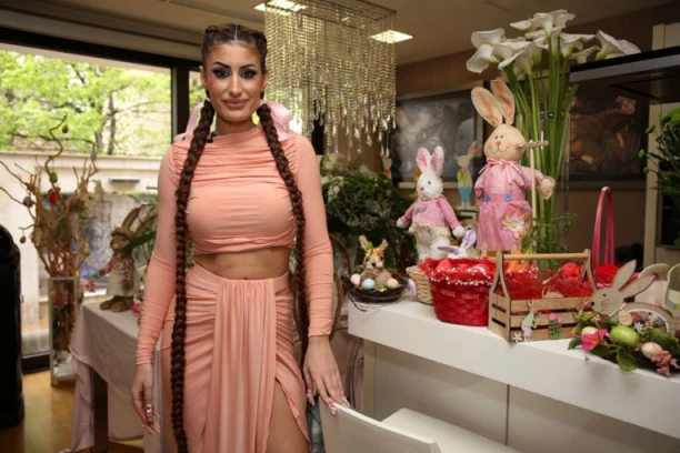 UKRAS ZA VASKRS PLATILA 100.000 EVRA! Didi Džej ne štedi na praznične dekoracije, za ove pare mogla je da kupi i stan! (FOTO)