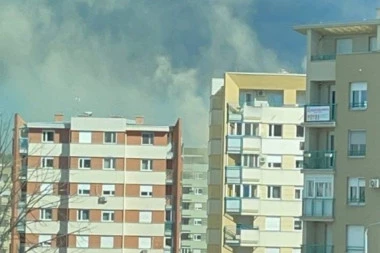 POŽAR U STEPE STEPANOVIĆA: Kulja gust dim u beogradskom naselju (VIDEO)