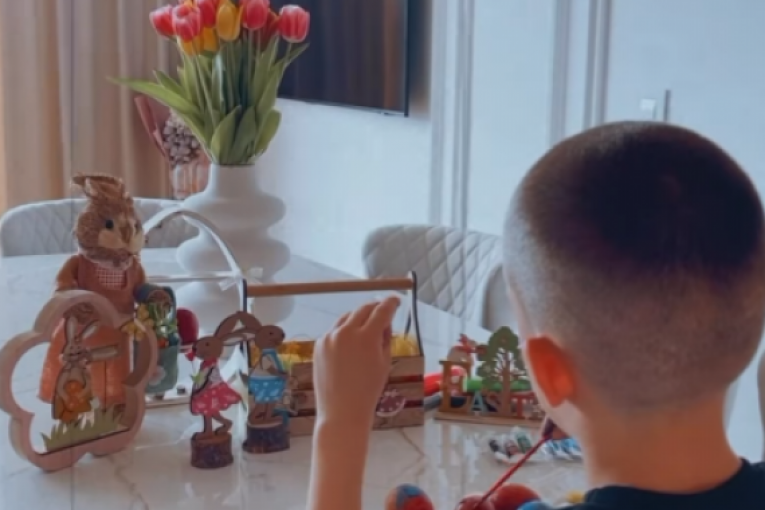 Jelena Kostov porodica