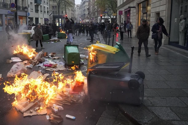 DEMONSTRANTI U FRANCUSKOJ SE NE SMIRUJU POSLE UBISTVA TINEJDŽERA! Više od 400 uhapšenih, policajac se izvinjava, 40.000 organa reda na ulicama...!