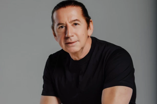 Vreme teče, a ljubav sve jača: Rasprodat VIP sektor za Jašarov koncert na Tašmajdanu