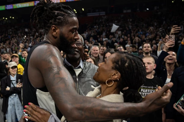 LESORA SLOMILE EMOCIJE! Centar Partizana u CENTRU PAŽNJE, njegova reakcija ODUŠEVILA navijače! (VIDEO)