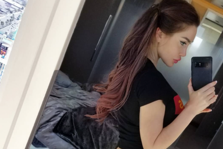 Piksi se slika u ogledalu